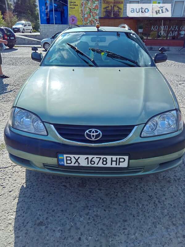 2000 toyota avensis
