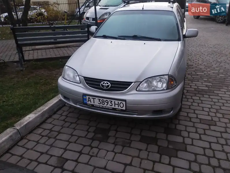 2000 toyota avensis