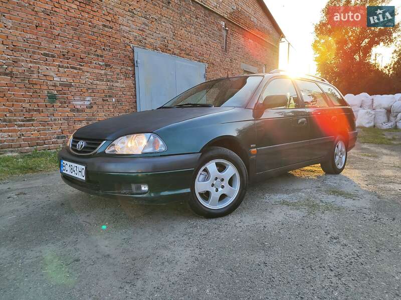 2000 toyota avensis