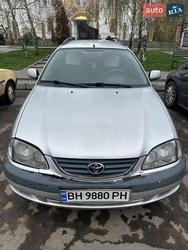 2001 toyota avensis
