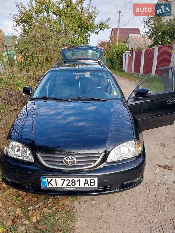 2002 toyota avensis