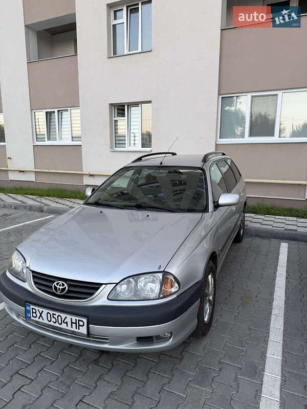 2002 toyota avensis