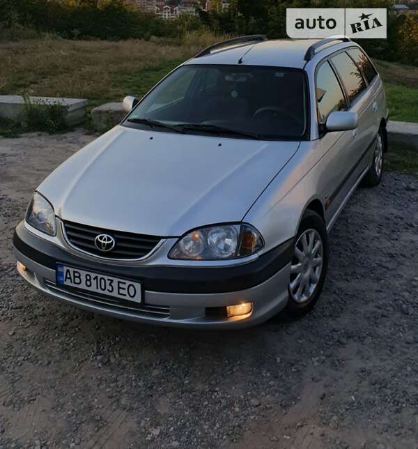 2002 toyota avensis