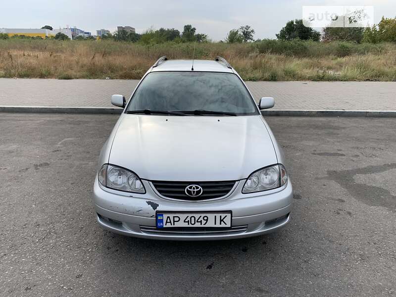 2002 toyota avensis