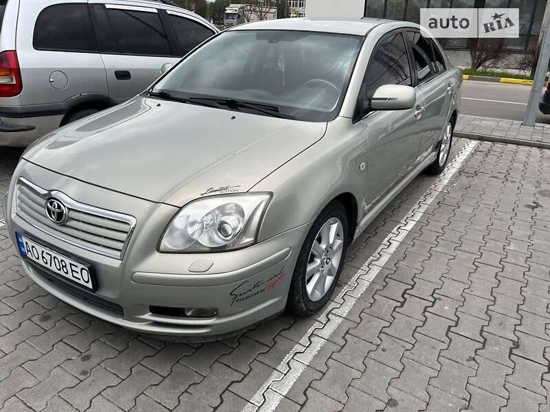 2005 toyota avensis