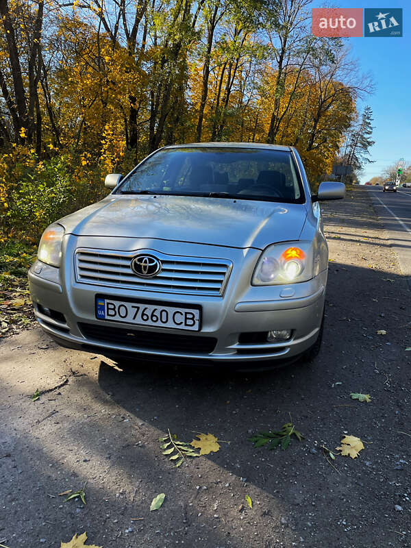 2005 toyota avensis