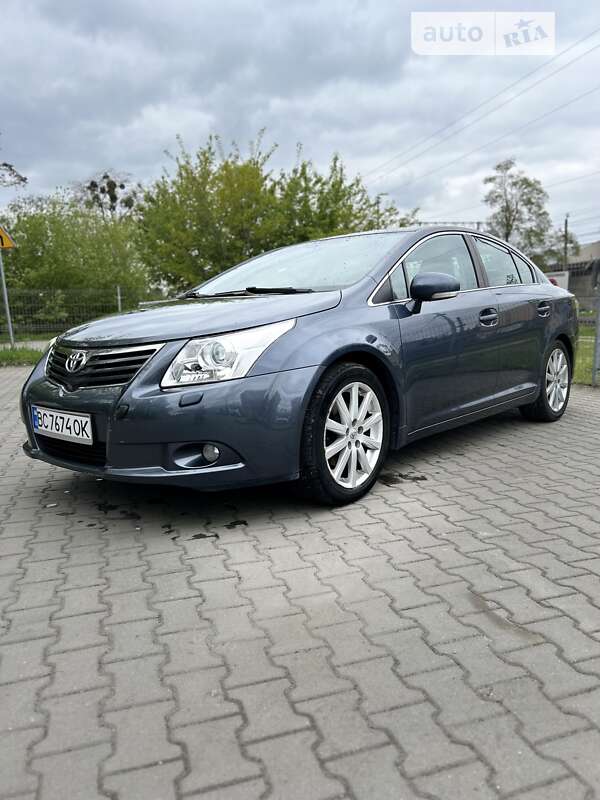 2010 toyota avensis