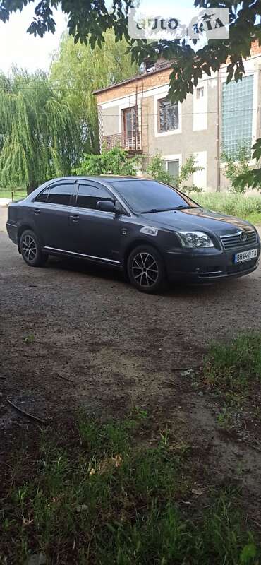 2005 toyota avensis