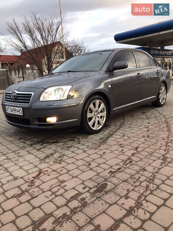 2005 toyota avensis