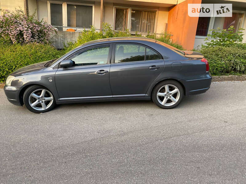 2006 toyota avensis