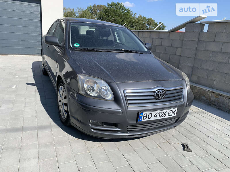 2005 toyota avensis