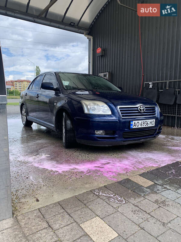 2005 toyota avensis