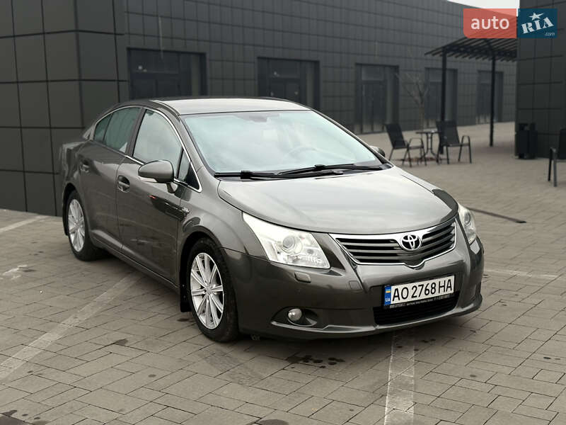 2010 toyota avensis