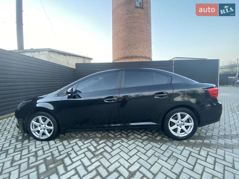 2014 toyota avensis