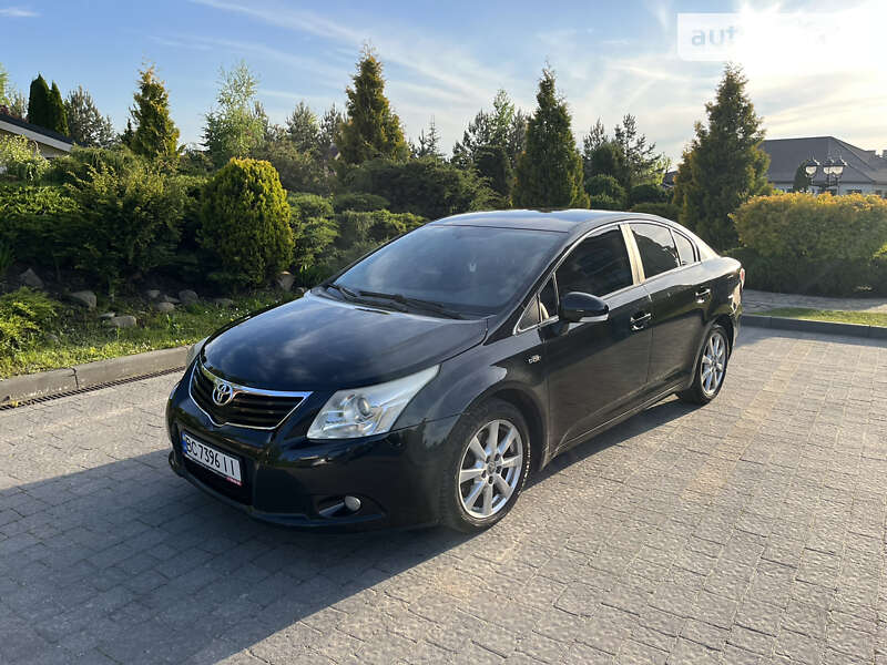 2010 toyota avensis