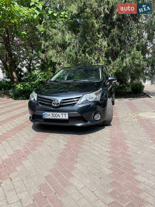 2012 toyota avensis