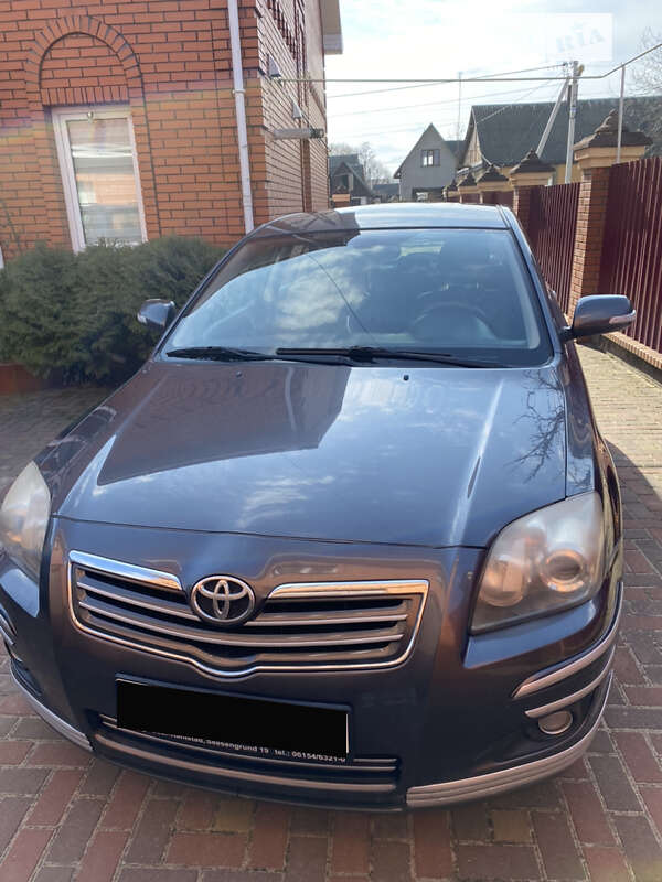 2008 toyota avensis
