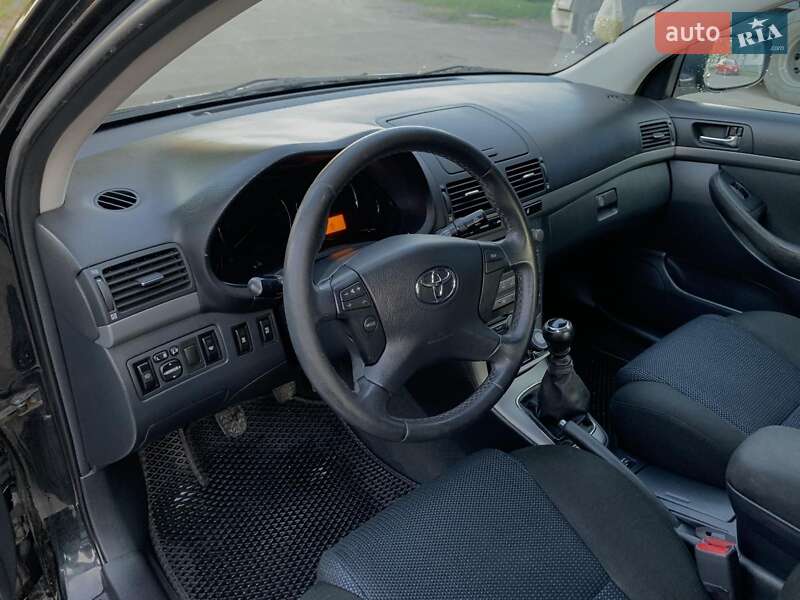 2008 toyota avensis