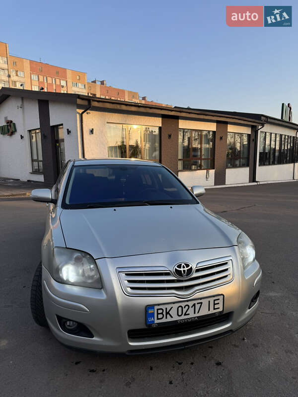2007 toyota avensis