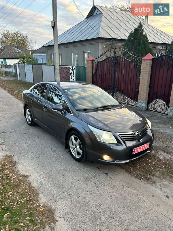 2010 toyota avensis