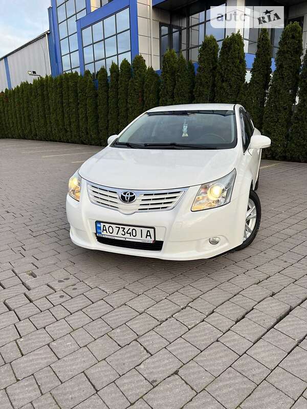 2011 toyota avensis