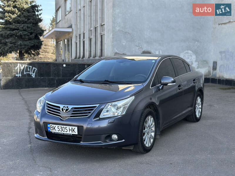 2010 toyota avensis