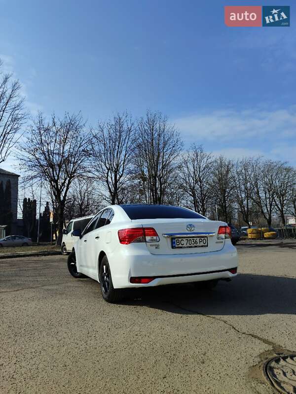 2012 toyota avensis
