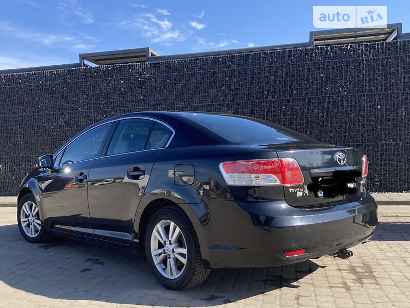 2011 toyota avensis