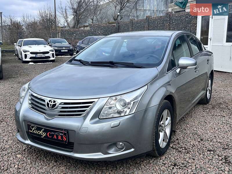 2010 toyota avensis