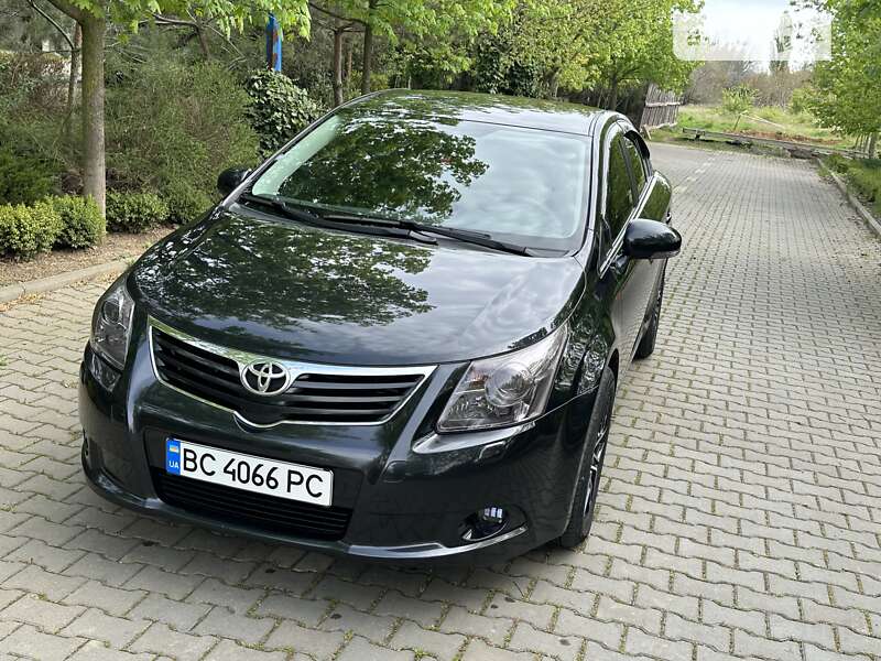 2010 toyota avensis