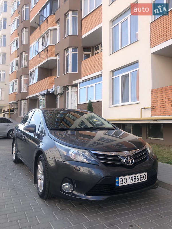 2011 toyota avensis