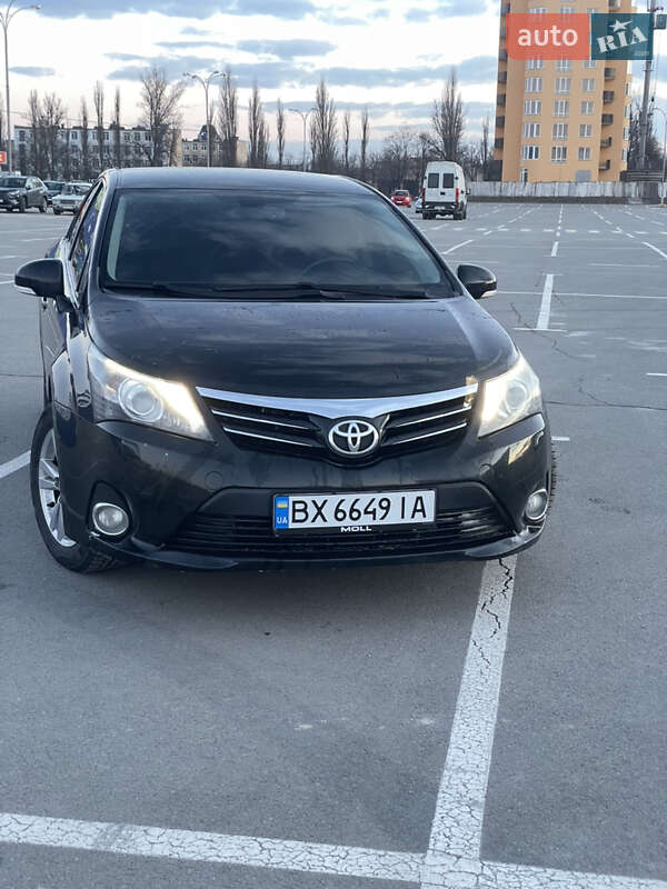 2013 toyota avensis