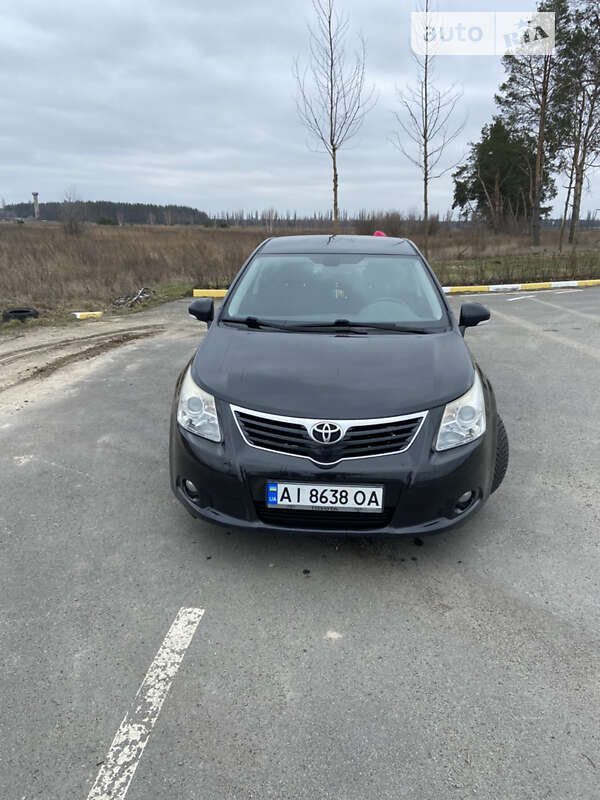 2010 toyota avensis