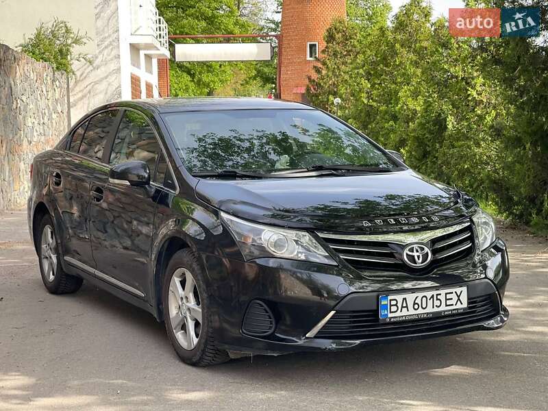 2012 toyota avensis