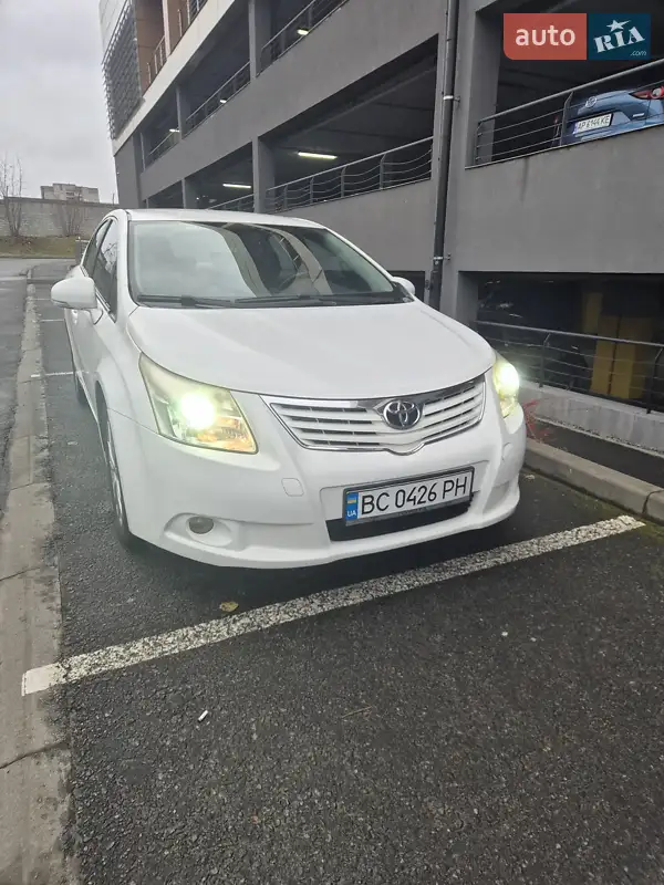 2010 toyota avensis