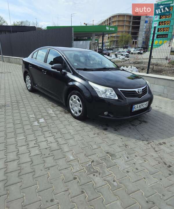 2010 toyota avensis