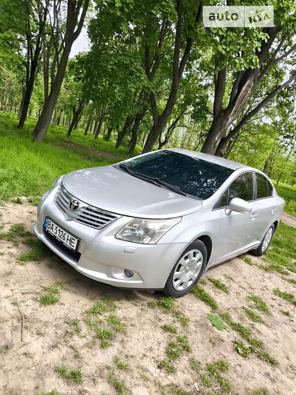 2010 toyota avensis