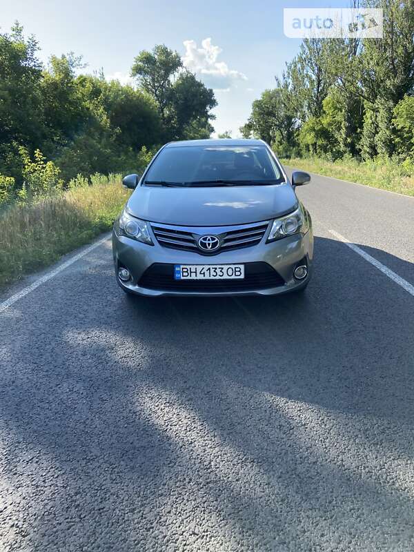 2012 toyota avensis