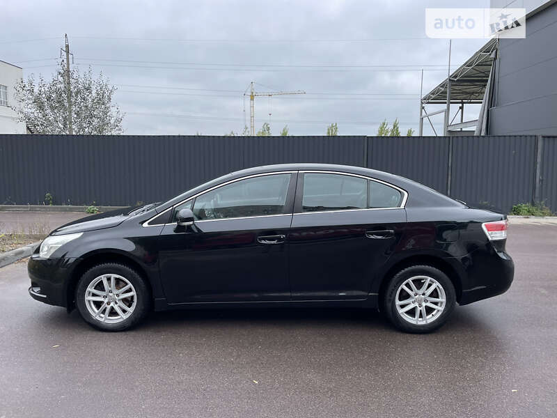 2010 toyota avensis