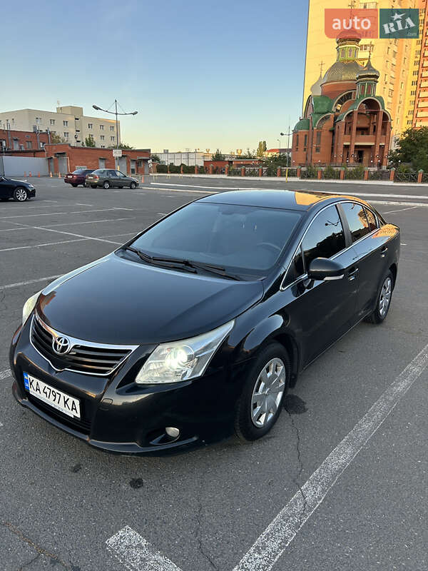 2010 toyota avensis