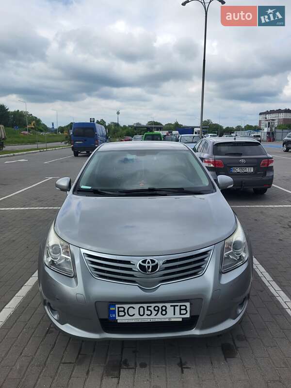 2011 toyota avensis