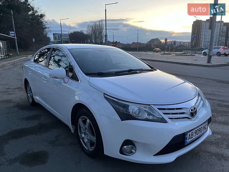 2012 toyota avensis