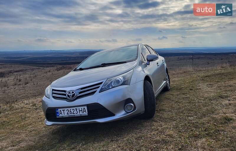 2012 toyota avensis