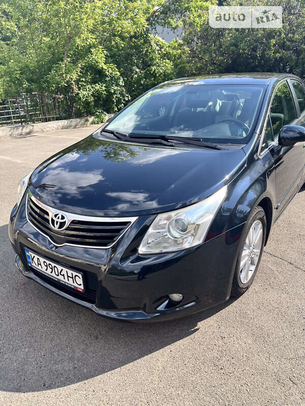 2011 toyota avensis