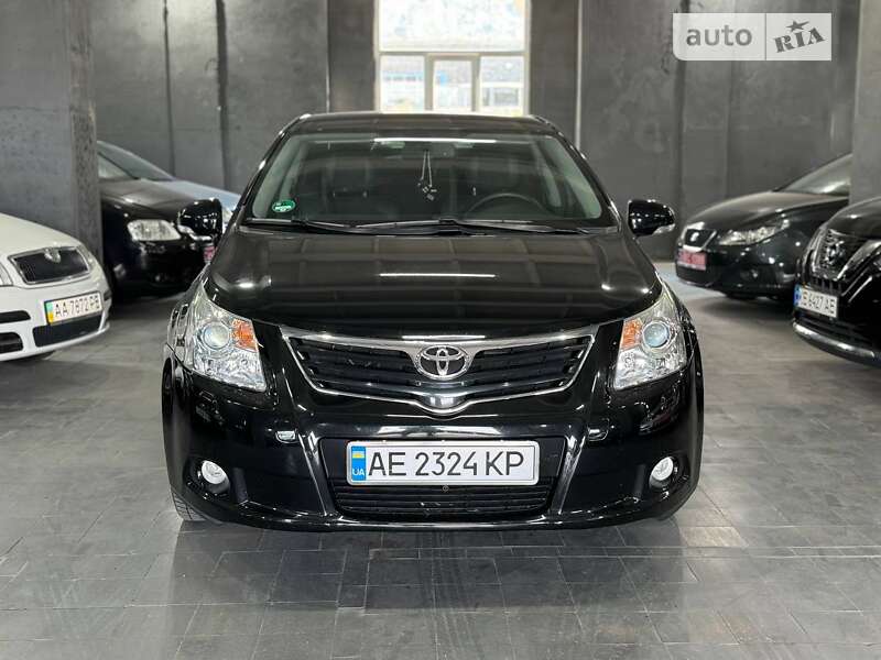 2012 toyota avensis