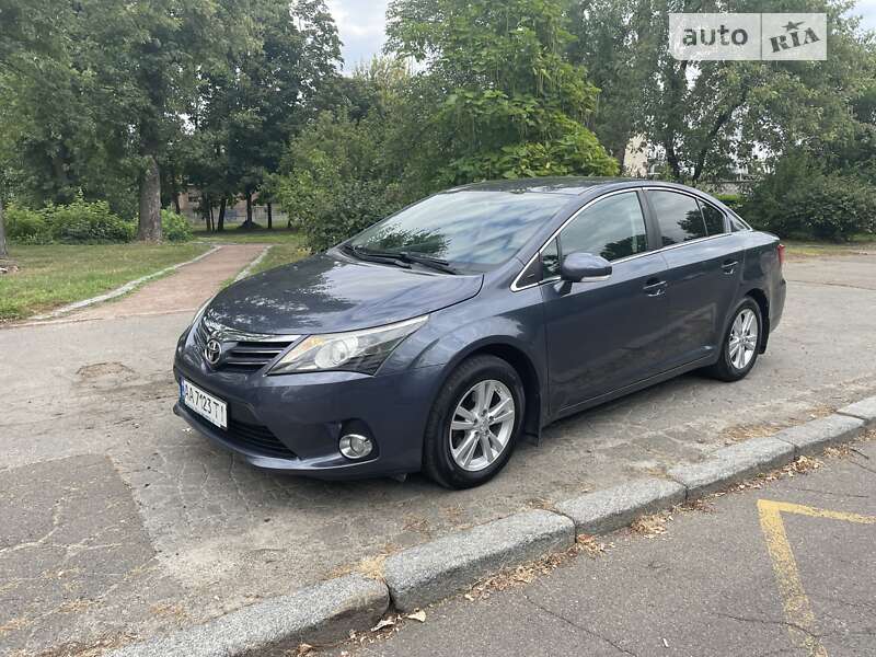 2012 toyota avensis