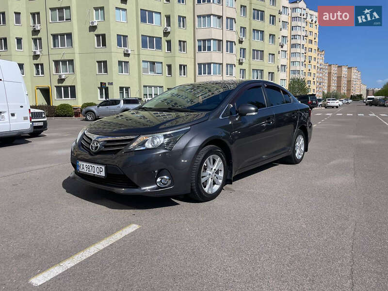 2012 toyota avensis