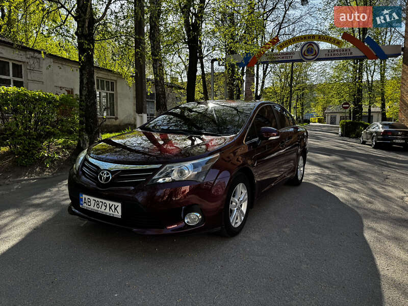 2012 toyota avensis