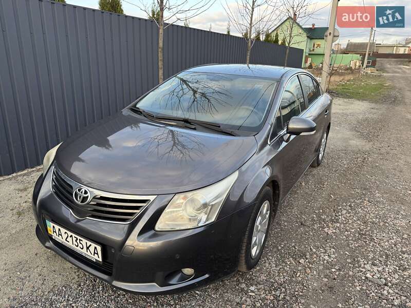 2010 toyota avensis