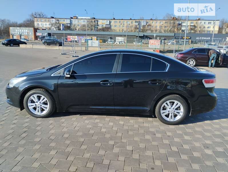 2011 toyota avensis
